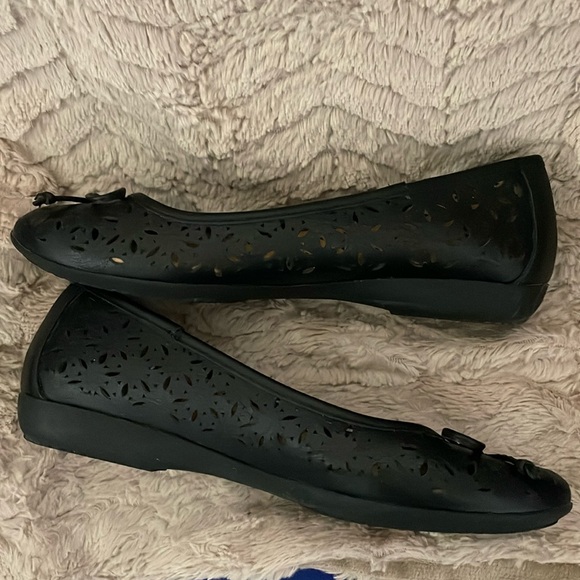 Ladies Cliffs by White Mountain size 6US - Picture 3 of 3